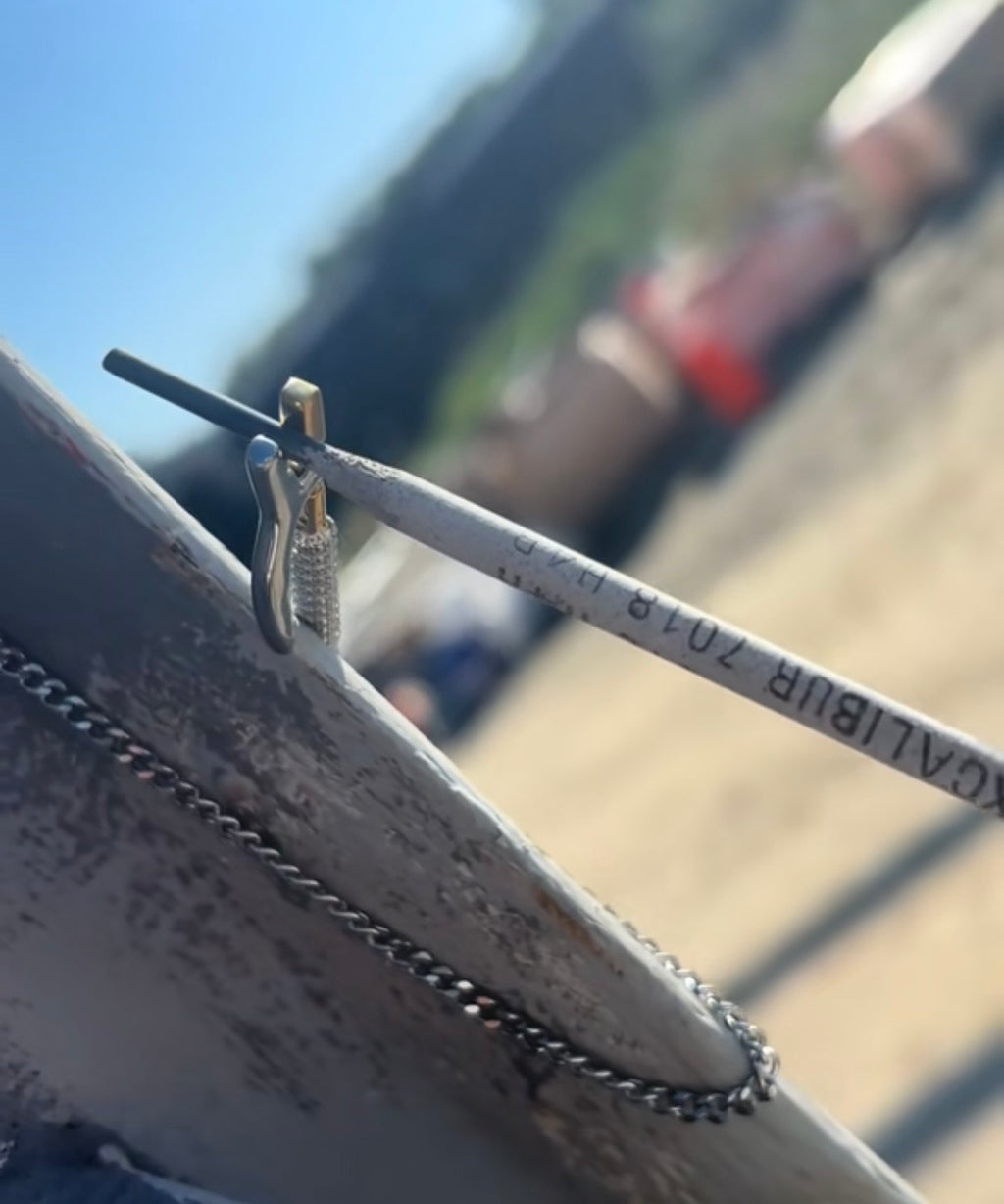 Stinger Pendant Necklace